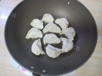 美味的芹菜牛肉煎饺做法图解10)