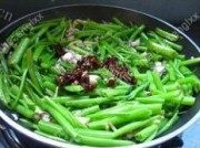 美味的空心菜杆炒蛏肉