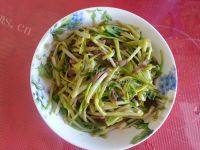 家常菜腊肠炒蒜苗