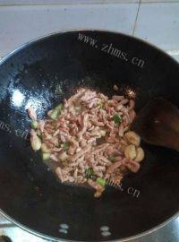 家常菜青椒炒肉丝做法图解3)