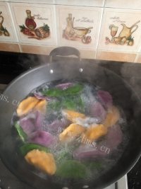 漂亮的七彩水饺做法图解4)