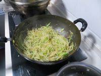 家常菜萝卜丝炒虾皮做法图解5)
