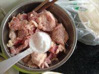 口感不错的粉蒸五花肉做法图解3)