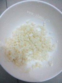 美味的包菜鸡蛋饼做法图解2)