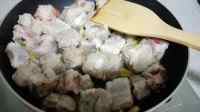 热腾腾的简单版糖醋排骨做法图解3)