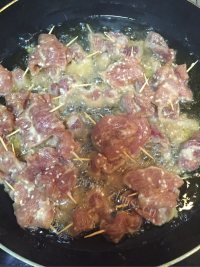 美味的牙签肉做法图解5)