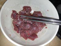 简易芥蓝牛肉炒河粉做法图解1)