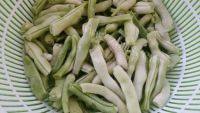 家常土豆烩豆角做法图解1)
