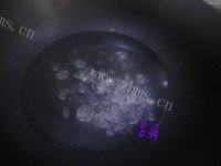 喷香的琥珀核桃做法图解3)