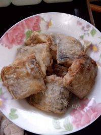 美味的糖醋带鱼做法图解5)