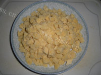美味的豌豆炒窝头做法图解4)