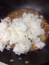 土豆炒米饭做法图解9)