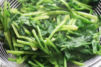 香喷喷的芝士菠菜焗蛋做法图解3)
