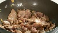 家常菜孜然肉片做法图解3)