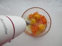 美味的苹果胡萝卜蛋烧做法图解4)