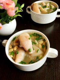 美味的黄豆猪蹄汤做法图解7)