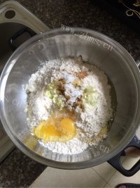 自制土豆蛋饼做法图解2)