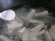 自己在家做小白菜豆腐汤做法图解4)
