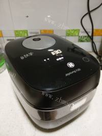 美味的毛豆萝卜汤做法图解4)