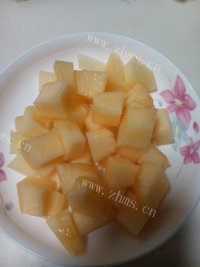 香糯爽滑的哈密瓜奶昔做法图解2)