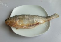 好吃的黄鱼烧年糕做法图解1)