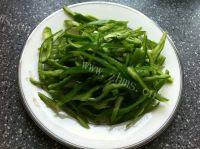 口感丰富的尖椒炒肉丝做法图解2)