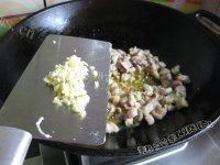 自制香菇炸酱做法图解6)