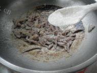 家常菜香菜炒肉丝做法图解11)