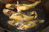 美味的黄骨鱼豆腐汤做法图解3)