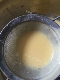 美味营养的榴莲千层蛋糕做法图解4)