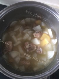 萝卜排骨汤做法图解5)