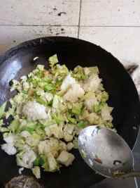 美味的包菜蛋炒饭做法图解5)