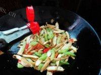 色味俱佳的芹菜炒豆干