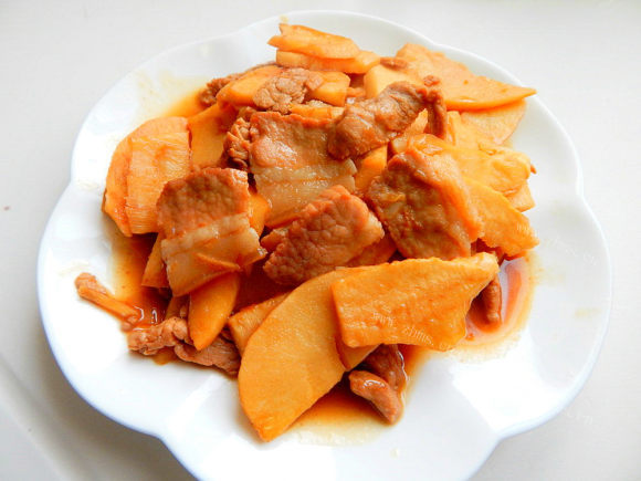 美味的春笋炒肉