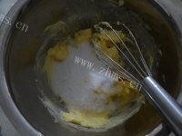 自制蛋黄椰蓉球做法图解3)