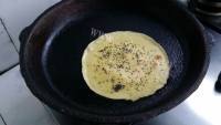 自制黑芝麻鸡蛋饼做法图解8)