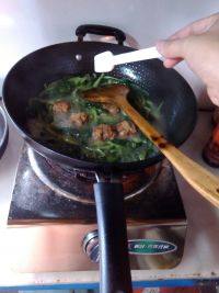 营养丰富的青菜肉丸汤