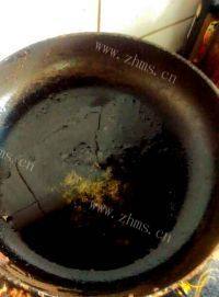 家常菜肉丝炒蒜苗做法图解6)
