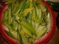 鲜甜芹菜炒肉片做法图解3)