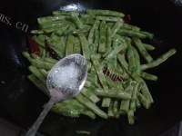 炝炒四季豆做法图解7)