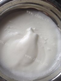 自制虎皮蛋糕卷做法图解2)