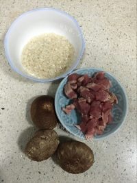 营养的瘦肉香菇粥做法图解1)