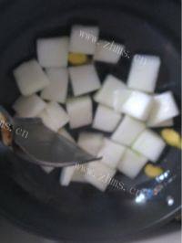 鲜香的蛤蜊冬瓜汤做法图解4)