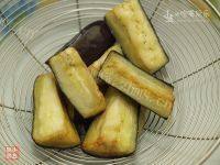 简易版咸鱼茄子煲做法图解4)