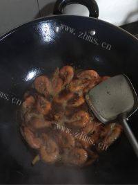 美味的红焖大虾做法图解4)