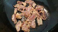 家常菜双椒炒腊肉做法图解7)
