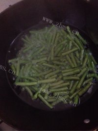 诱人的干煸豆角做法图解4)