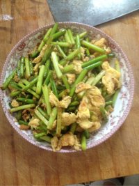 家常菜蒜苔炒鸡蛋