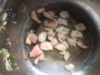 口感丰富的萝卜烧肉做法图解2)