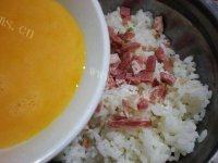 色香味俱全的菠萝炒饭做法图解4)